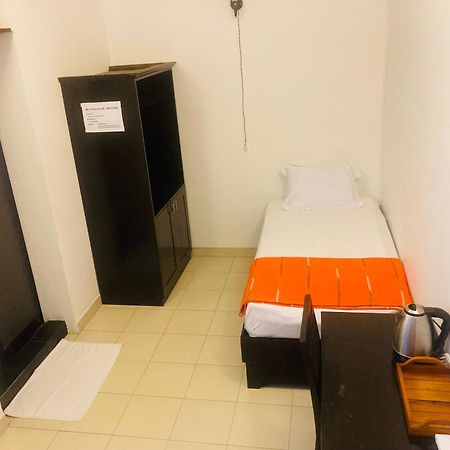 Asian House Hotel Kolombo Bagian luar foto