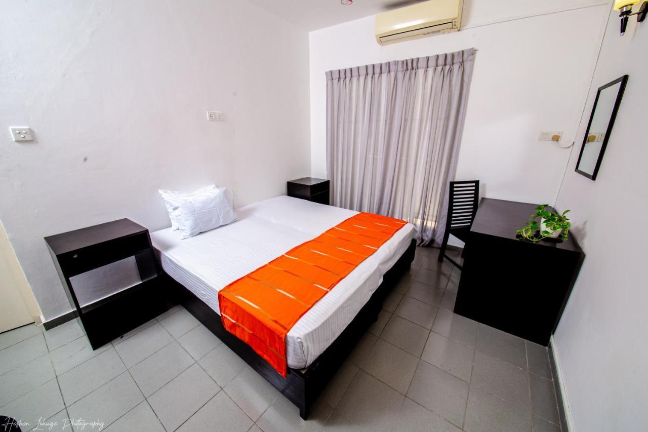 Asian House Hotel Kolombo Bagian luar foto