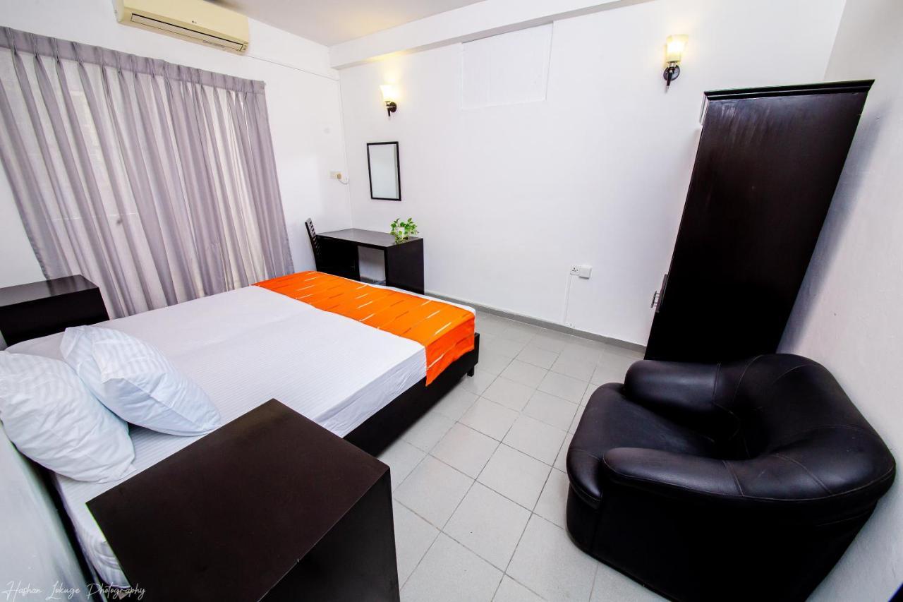 Asian House Hotel Kolombo Bagian luar foto