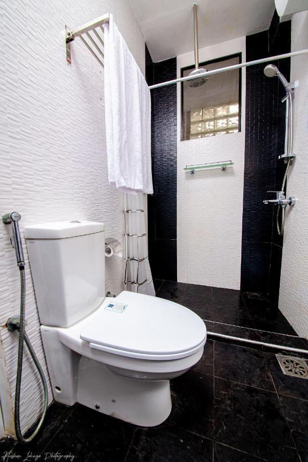Asian House Hotel Kolombo Bagian luar foto