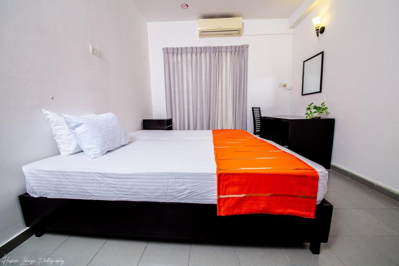 Asian House Hotel Kolombo Bagian luar foto