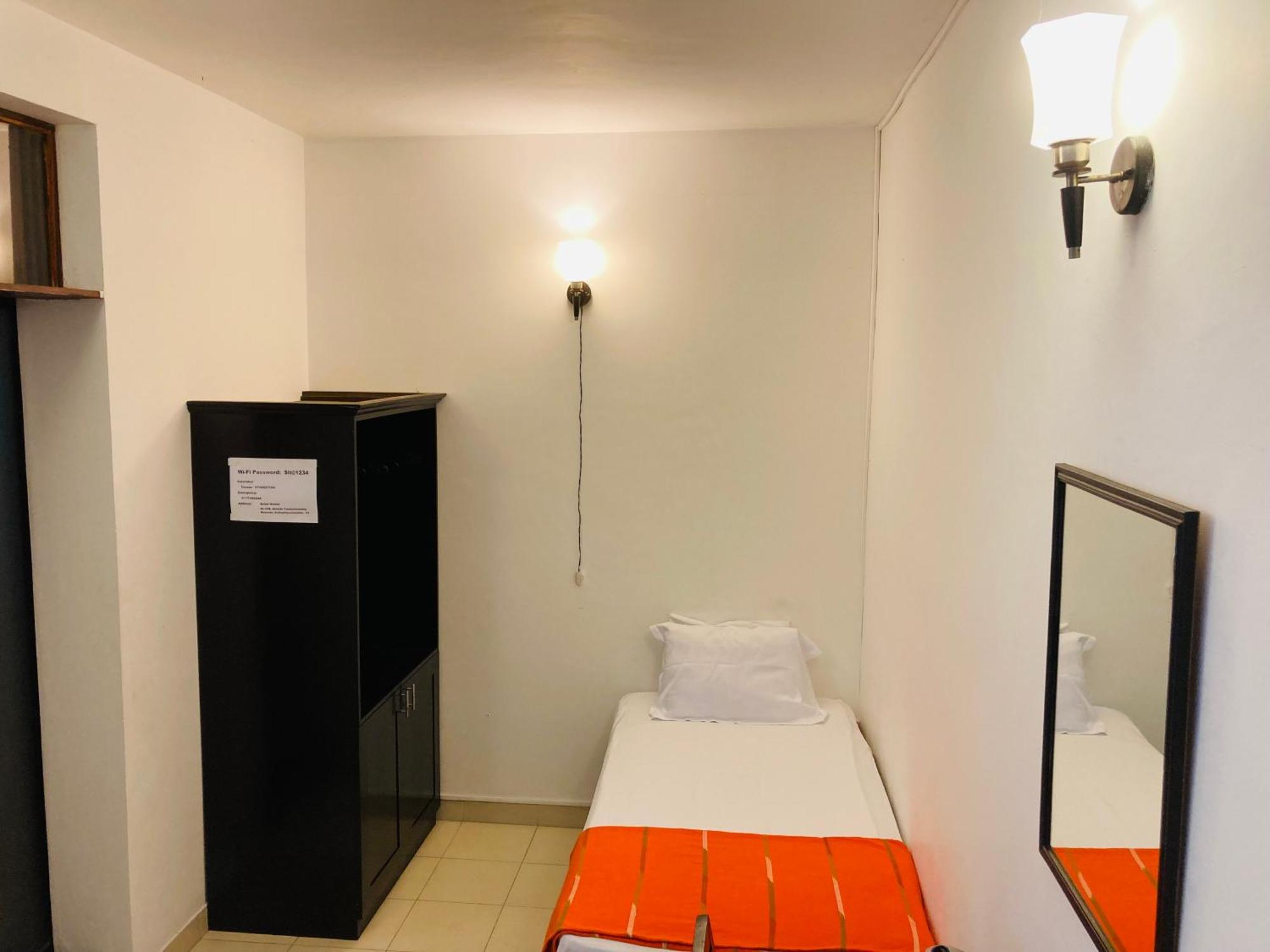 Asian House Hotel Kolombo Bagian luar foto